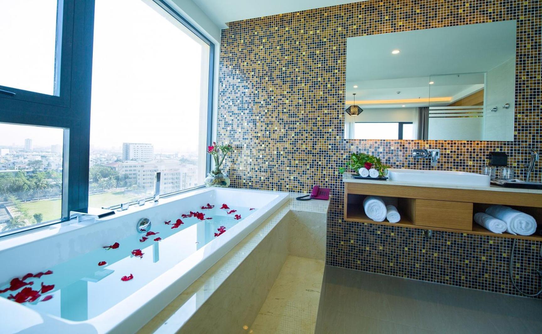 นาม โฮเทล แอนด์ เรสซิเดนซ์ Hotel ดานัง ภายนอก รูปภาพ