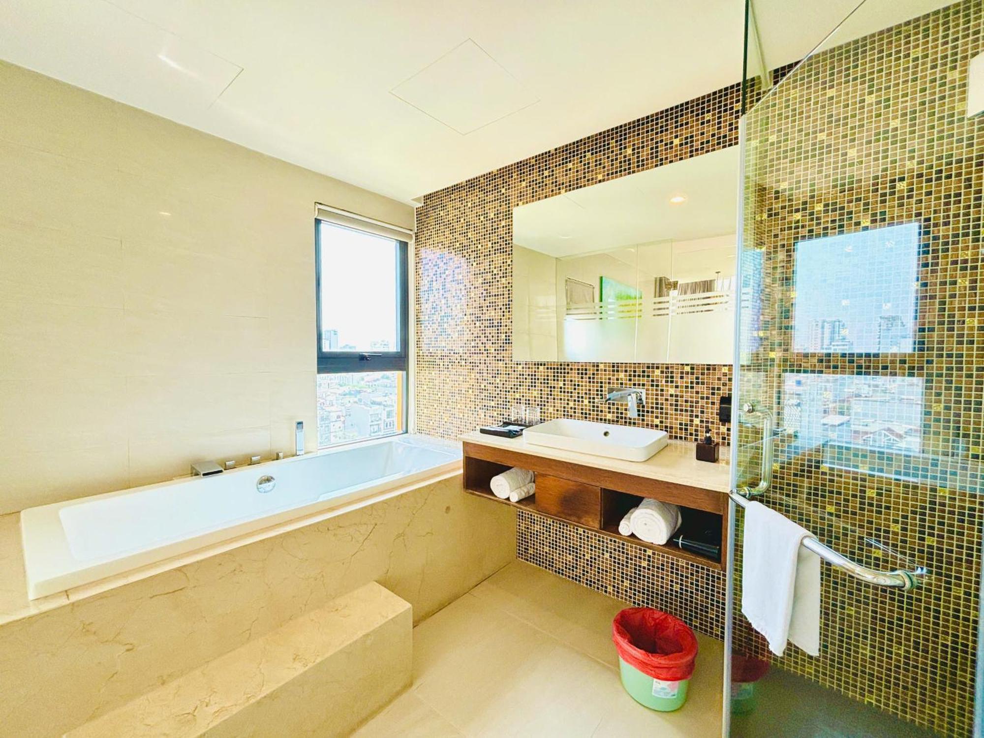 นาม โฮเทล แอนด์ เรสซิเดนซ์ Hotel ดานัง ภายนอก รูปภาพ